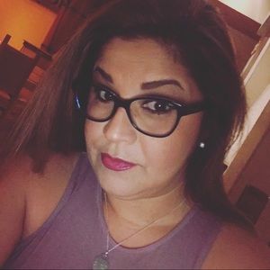 Meet your Posher, Claudia